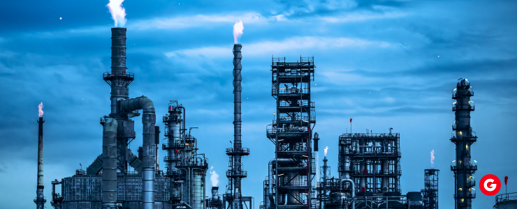 A red barrel against a blue background, symbolizing oil trading and forex correlation amid geopolitical shocks.